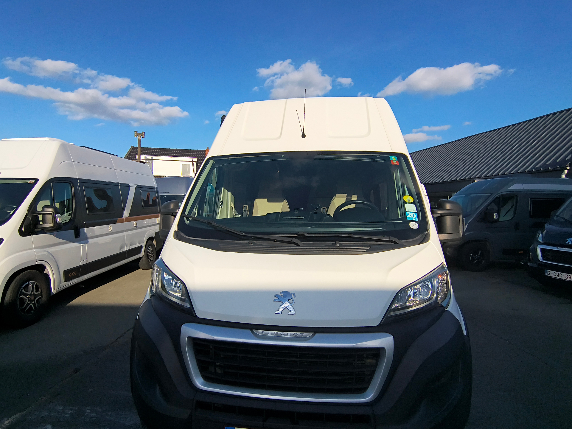 Globe-Traveller Explorer X Explorer X 435 160 PK Heavy Chassis